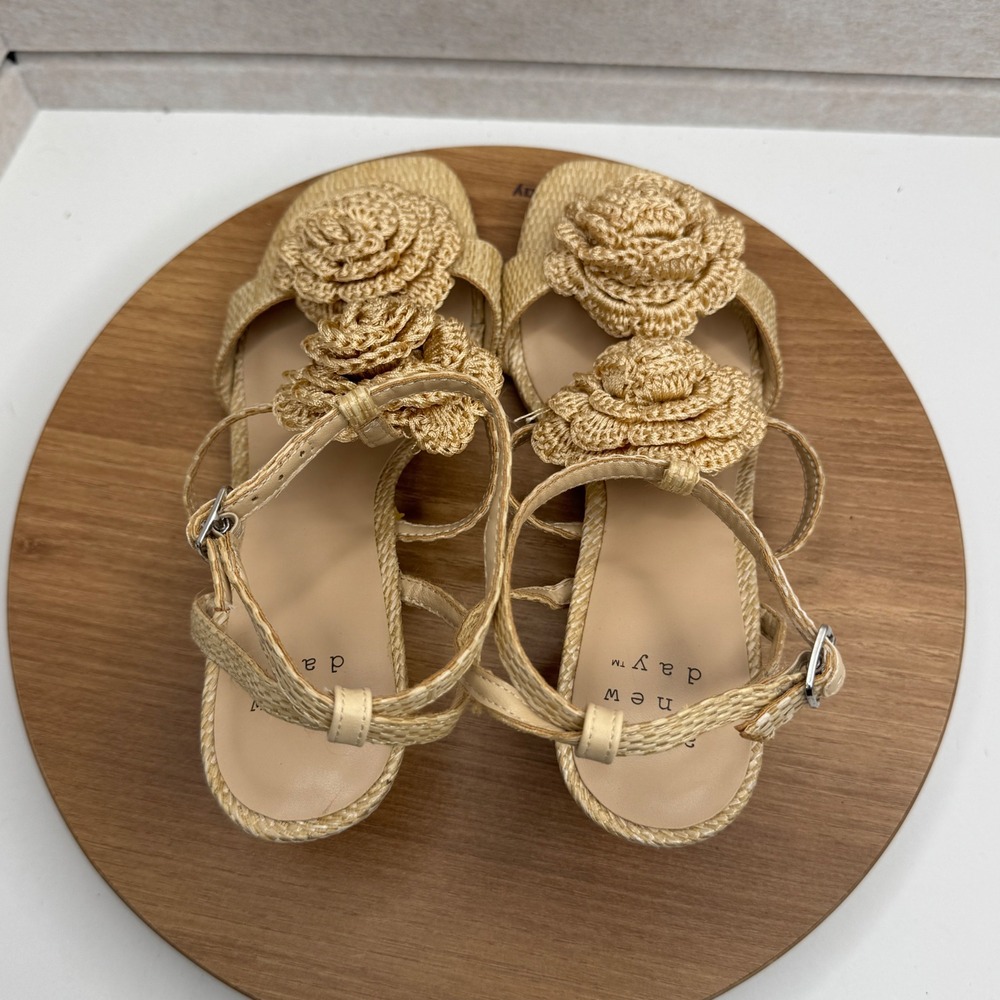 A New‎ Day Women's Size 7 Beige Raffia Flower Ankle Strap Heeled Sandals - Picture 5 of 7